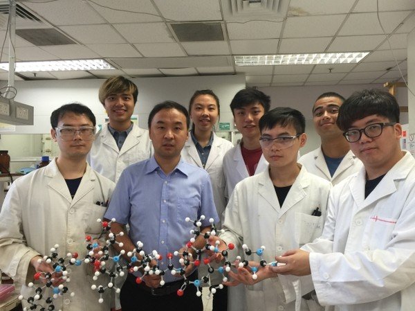 Professor Li and his team
